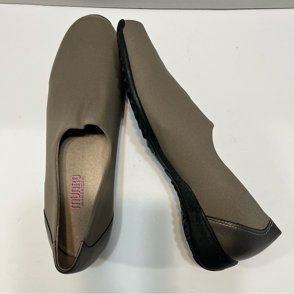 Munro American Women’s Travelor Slip-On Flats. Size: 9M. Loafers. Color:Tan/Gray - Picture 13 of 14
